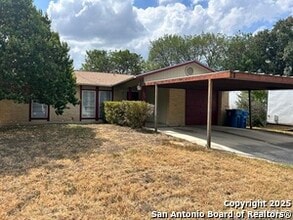 Building Photo - 809 Hickory Hill Dr