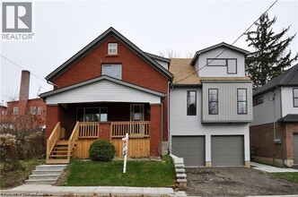 Building Photo - 44 Martin St