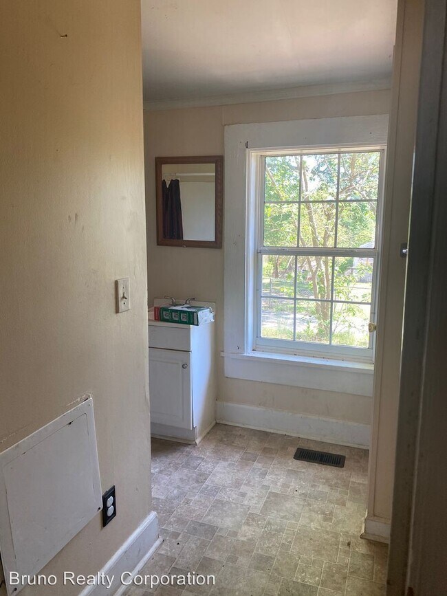 Building Photo - 2 br, 1 bath House - 70 Poplar St