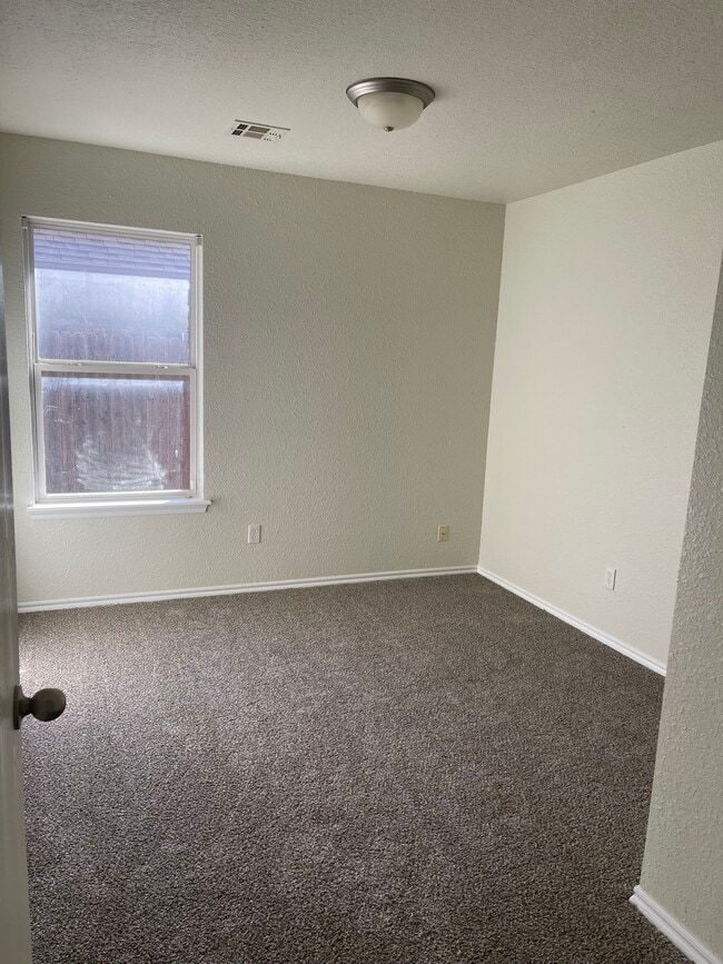 Building Photo - 4521 SE 80th St