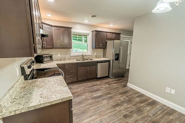 Foto del edificio - Eastern Eight- Bristol, VA- SFH