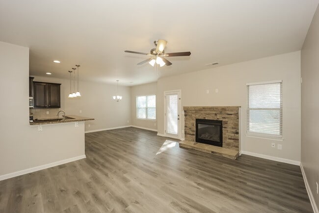Building Photo - 6728 Oak Hill Pl