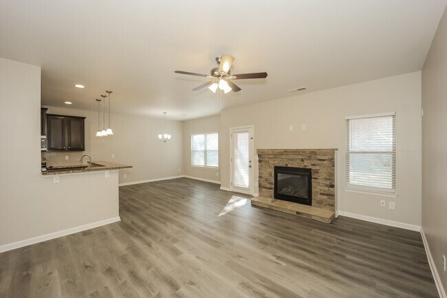 Foto del edificio - 6728 Oak Hill Pl