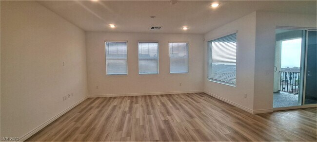 Building Photo - 2555 Hampton Rd