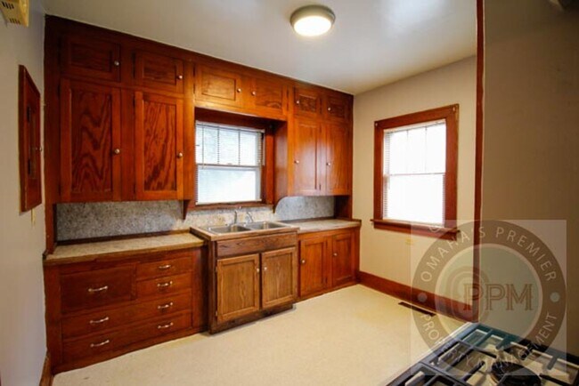 Foto del edificio - 3 Bed 1 Bath Located in Central Omaha