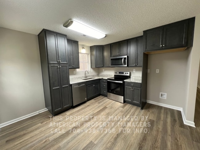 Building Photo - 318 Rustic Rd