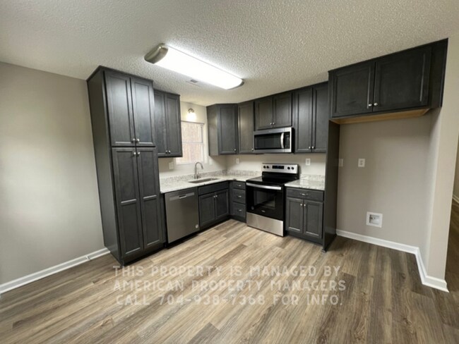 Foto del edificio - 318 Rustic Rd