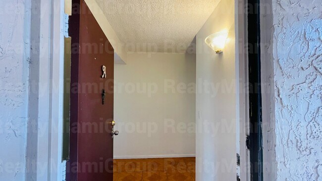 Building Photo - 5504 Pokeweed Ct