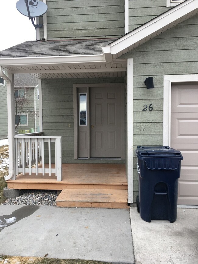 Building Photo - Centrally Located 3 Bedroom 2.5 Bathroom Townhome