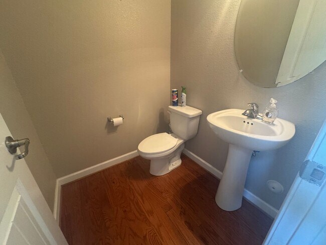 Foto del edificio - Spacious Family Home in Prime Chesapeake L...