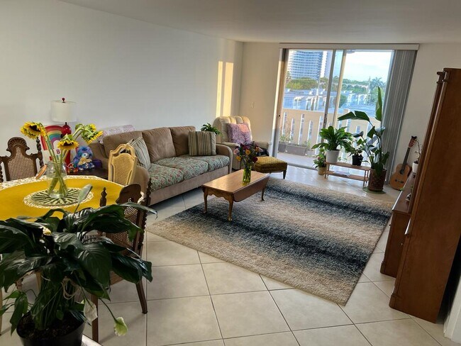 Living Room (View of Terrace) - 7900 Tatum Waterway Dr