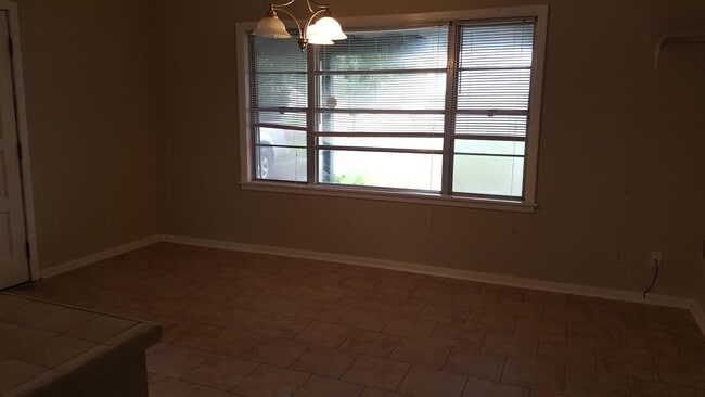 Building Photo - 107 Felicie Dr