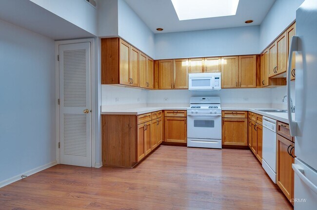 Foto del edificio - 123 W St Charles Rd