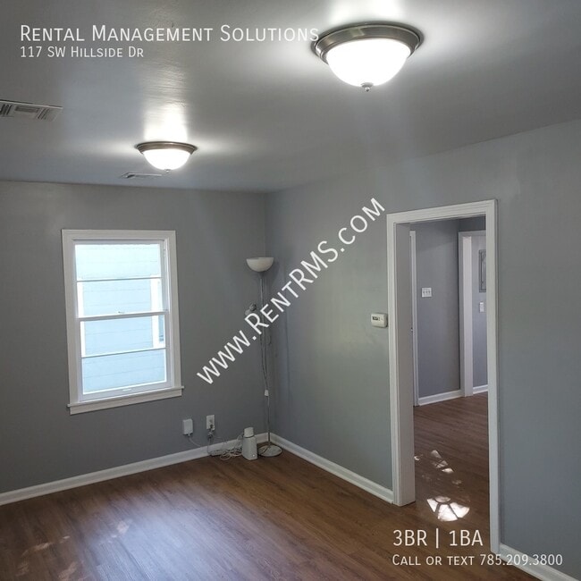 Building Photo - 117 SW Hillside Dr