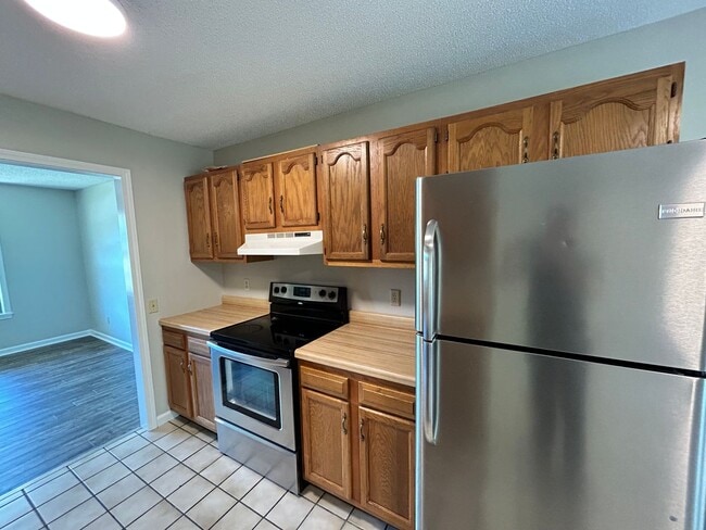 Building Photo - 400 Northwood Dr