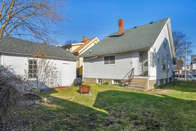 Building Photo - 1208 Hovey St SW