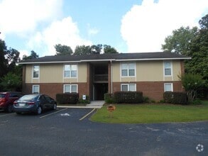 Building Photo - 1015 Elm St