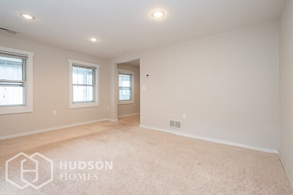 Building Photo - 5 Martins Ln
