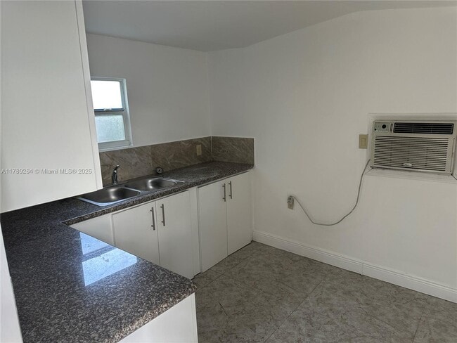 Foto del edificio - 2430 NW 26th St