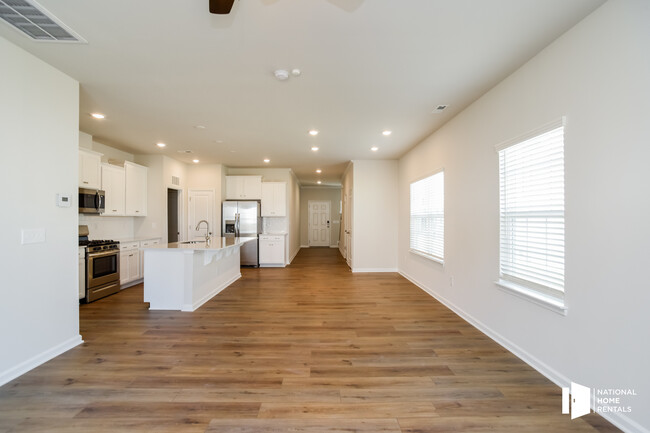 Building Photo - 15126 Lake Ridge Rd
