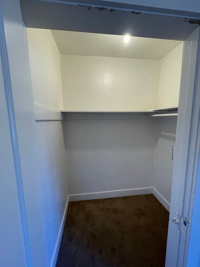 Foto del edificio - Charming one-bed, one-bath apartment in Midtown