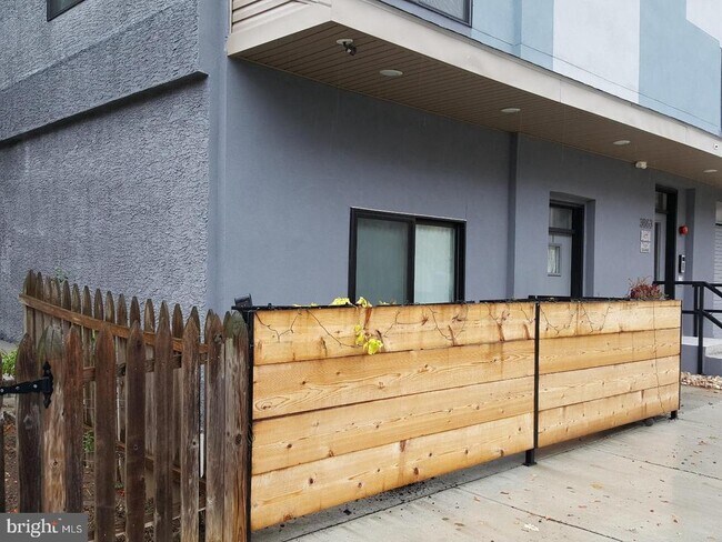 Foto del edificio - 3863 Terrace St