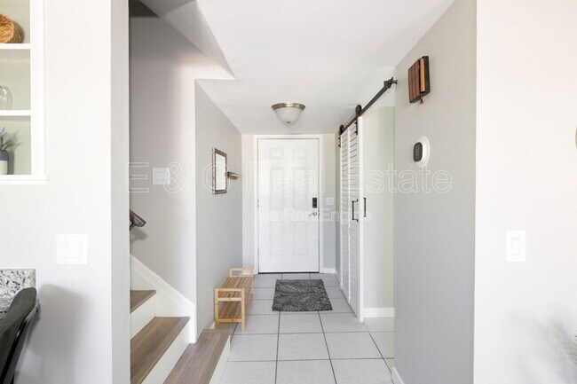 Foto del edificio - 3011 S Country Club Way