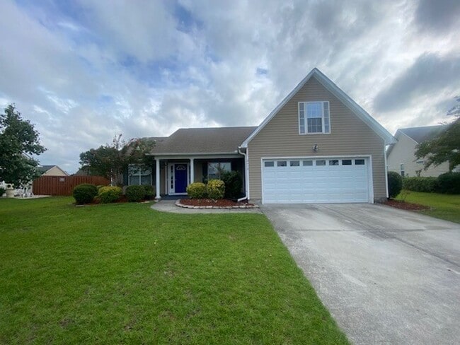 Building Photo - Welcome to this stunning 3-bedroom, 2-bathroom home located in Courntey Pines