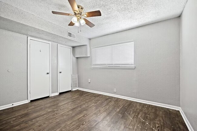 Building Photo - 5414 Reiger Ave