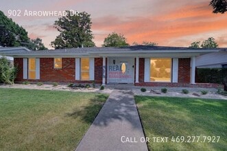 Building Photo - 902 Arrowhead Dr