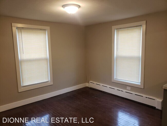 Building Photo - 3 br, 1.5 bath House - 182 Massasoit St