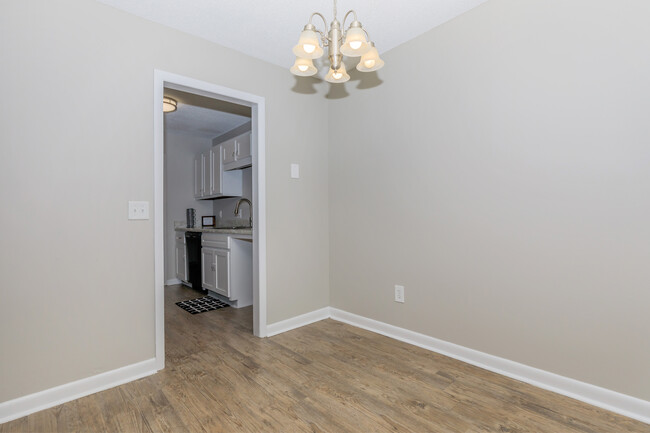 Separate Dining Area For Family Meals - Apollo Ridge