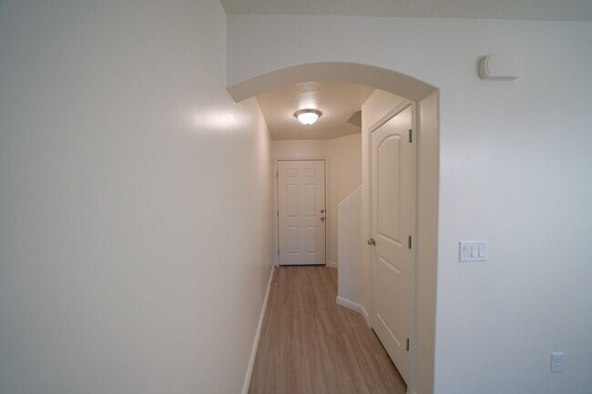 Foto del edificio - Remodeled 3 Bed / 2.5 Bath Townhome in Great Location