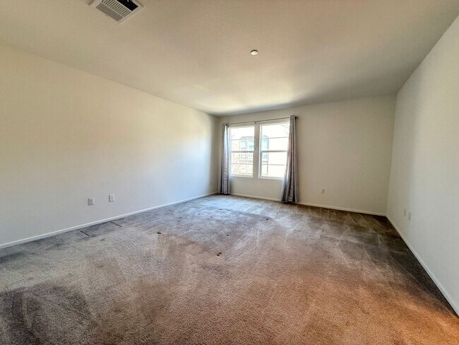 Building Photo - Modern Three Bedroom Townhouse in gated community of El Paseo $2,995.