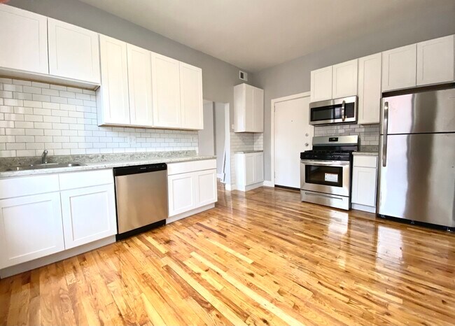 Foto del edificio - 900 W Montrose Ave