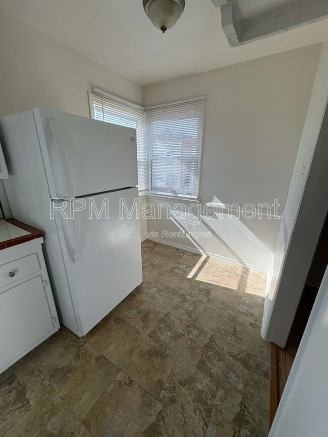 Building Photo - 124 S Park View St