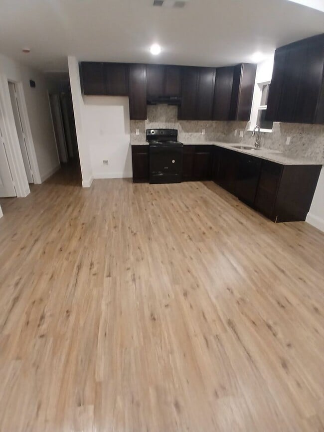 Foto del edificio - 729 Oak Landing Cir