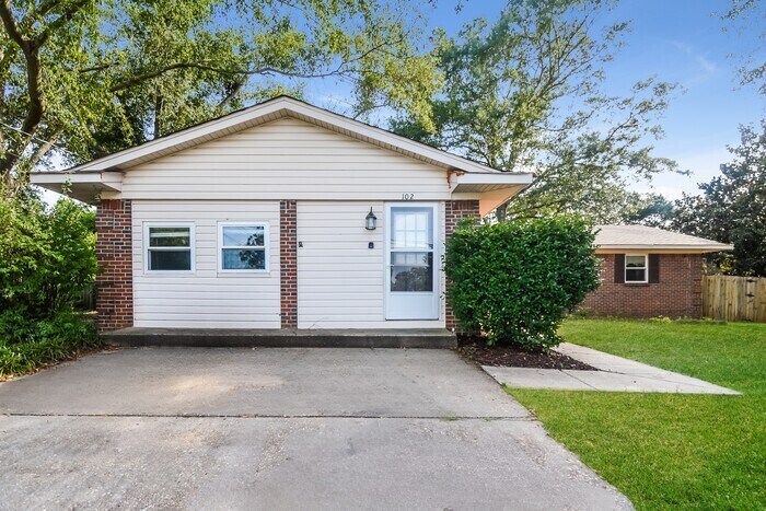 Foto principal - 102 Griffith Ave