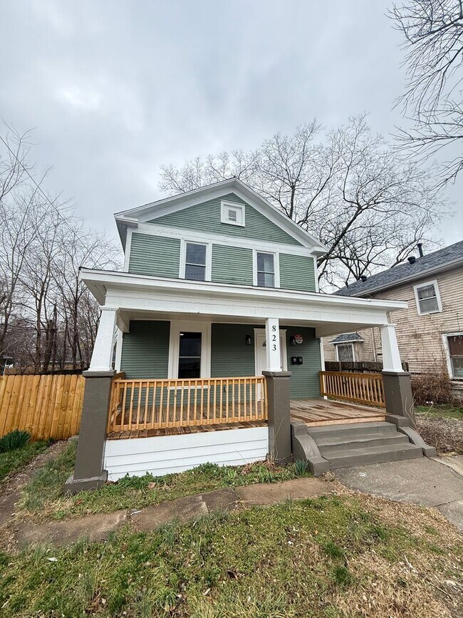 Foto del edificio - 823 N Main Ave