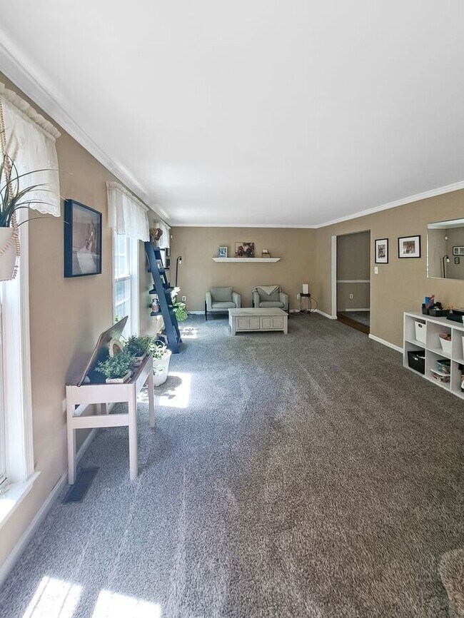 Building Photo - Amazing 3 Level SFH in Waldorf. 4/Bedroom,...