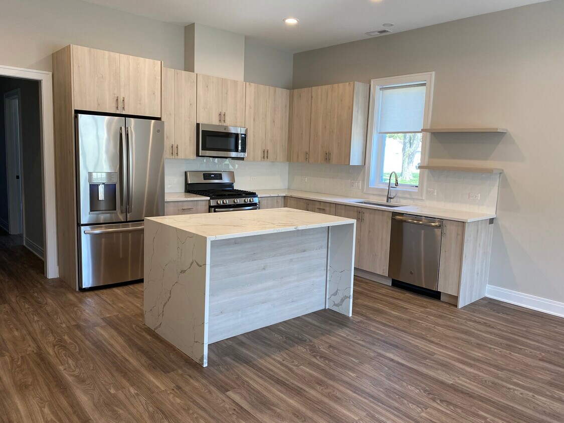 Foto principal - 1401 W Cossitt Ave