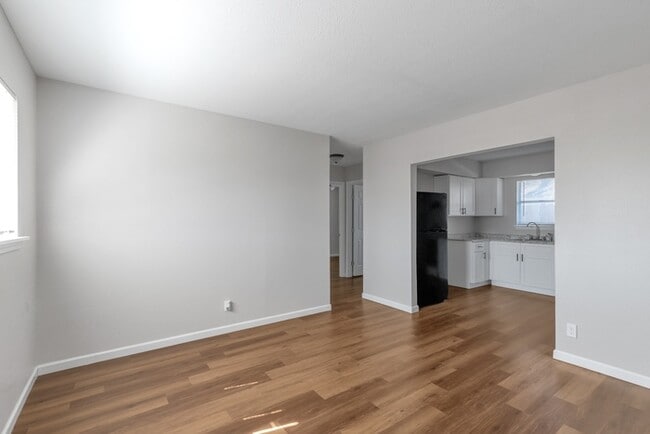 Building Photo - 811 John Adams Dr