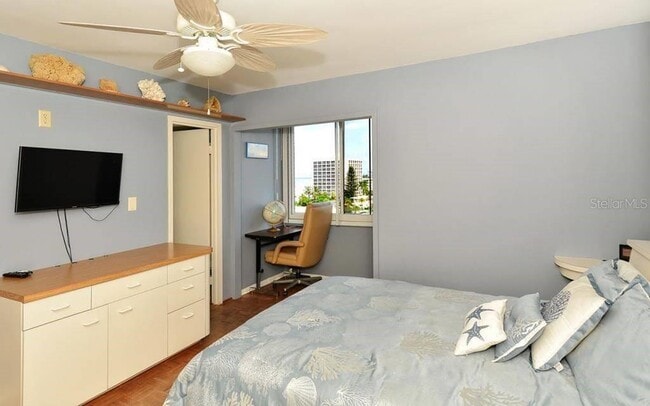 Building Photo - 1055 W Peppertree Dr