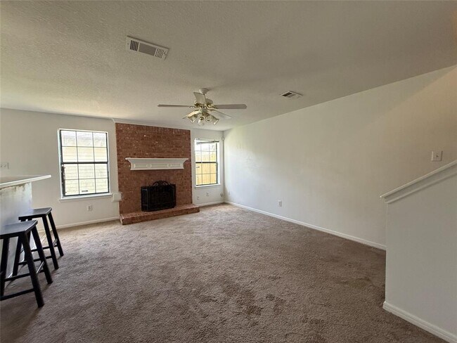 Foto del edificio - 13834 Trumpetvine St