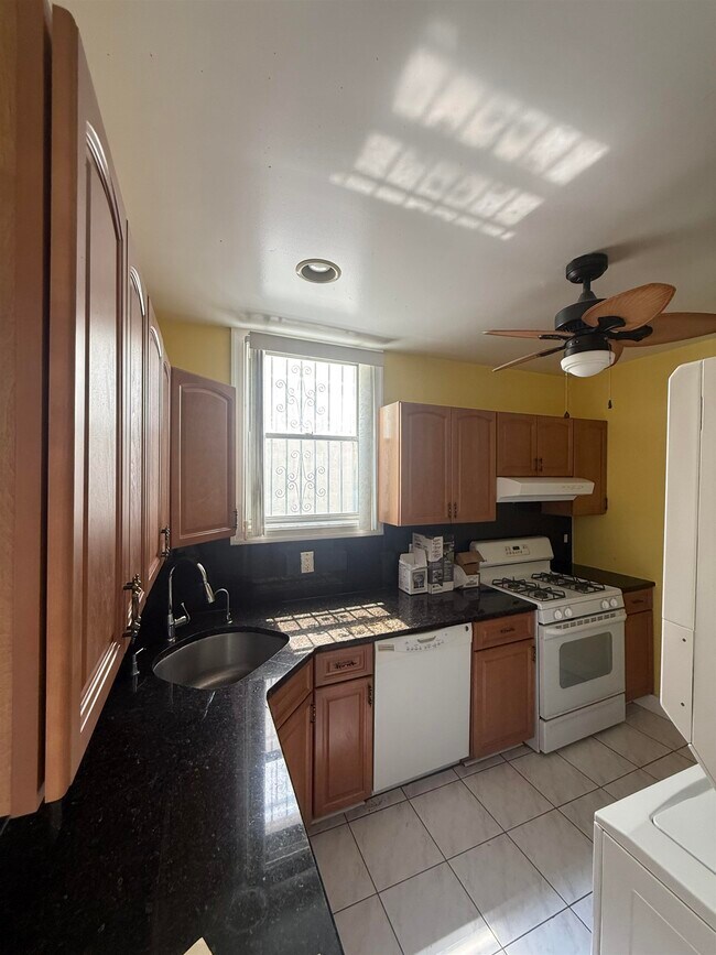 Foto del edificio - 417 42nd St