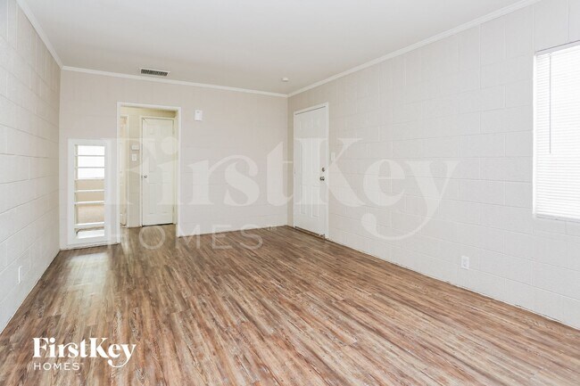 Foto del edificio - 619 Essex E Dr