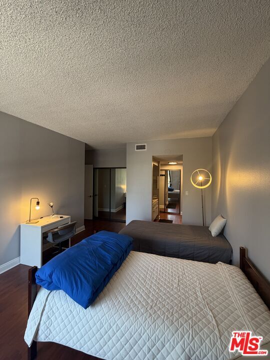 Building Photo - 321 S San Vicente Blvd