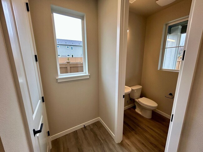 Foto del edificio - Stunning BRAND NEW 3 bed 2.5 bath home in ...