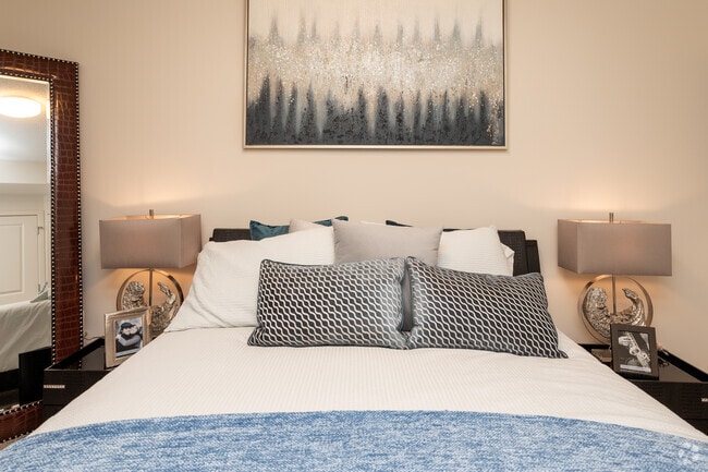 1BR, 1BA - 812SF - Bedroom - Palisades of Towson