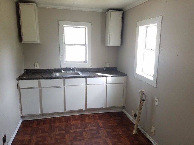 Building Photo - 5701 Lucille St